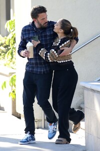 jennifer-lopez-and-ben-affleck-at-starbucks-in-santa-monica-12-11-2022-0.jpg