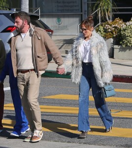 jennifer-lopez-and-ben-affleck-out-in-los-angeles-01-28-2023-0.jpg