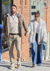 jennifer-lopez-and-ben-affleck-out-in-los-angeles-01-28-2023-2.jpg
