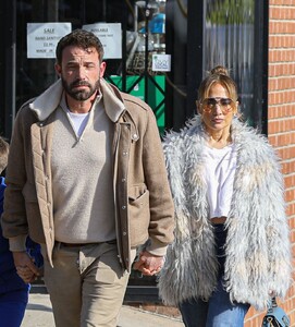 jennifer-lopez-and-ben-affleck-out-in-los-angeles-01-28-2023-3.jpg