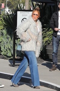 jennifer-lopez-and-ben-affleck-out-in-los-angeles-01-28-2023-5.jpg