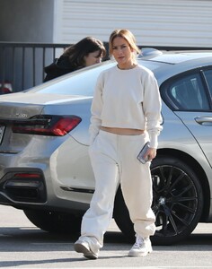 jennifer-lopez-at-xiv-karats-store-in-bevrly-hills-12-23-2022-0.jpg