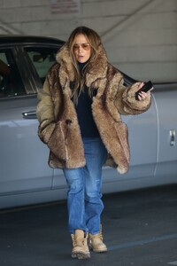 jennifer-lopez-christmas-shopping-done-at-american-rag-in-la-12-14-2022-1.jpg