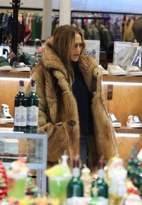 jennifer-lopez-christmas-shopping-done-at-american-rag-in-la-12-14-2022-5.jpg