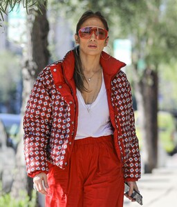 jennifer-lopez-dresses-in-red-for-christmas-los-angeles-12-24-2022-1.jpg