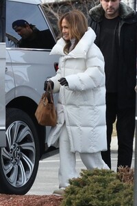 jennifer-lopez-out-in-boston-01-10-2023-6.jpg