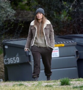 jennifer-lopez-the-mother-filming-set-in-los-angeles-01-19-2023-2.jpg