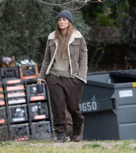 jennifer-lopez-the-mother-filming-set-in-los-angeles-01-19-2023-4.jpg