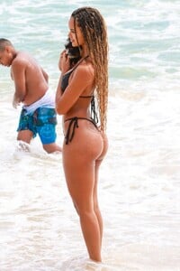 juliana-nalu-in-bikini-at-a-beach-in-rio-de-janeiro-12-25-2022-9.jpg