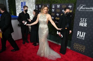 kate-hudson-critics-choice-awards-2023-12.jpg