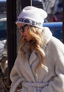 kate-hudson-out-in-aspen-12-22-2022-1.thumb.jpg.bf4bf532485fb84ab4c47b4257059221.jpg