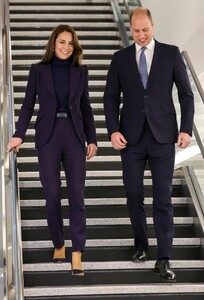 kate-middleton-arrives-at-logan-international-airport-in-boston-11-30-2022-1.jpg