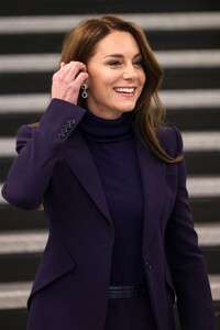 kate-middleton-arrives-at-logan-international-airport-in-boston-11-30-2022-4.jpg