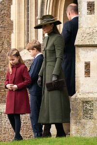 kate-middleton-christmas-day-morning-church-service-at-st-mary-magdalene-church-in-sandringham-12-25-2022-0.jpg