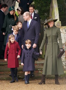 kate-middleton-christmas-day-morning-church-service-at-st-mary-magdalene-church-in-sandringham-12-25-2022-1.jpg