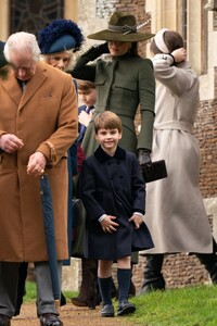 kate-middleton-christmas-day-morning-church-service-at-st-mary-magdalene-church-in-sandringham-12-25-2022-4.jpg