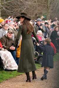 kate-middleton-christmas-day-morning-church-service-at-st-mary-magdalene-church-in-sandringham-12-25-2022-5.jpg