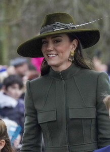 kate-middleton-christmas-day-morning-church-service-at-st-mary-magdalene-church-in-sandringham-12-25-2022-6.jpg