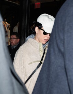 katy-perry-night-out-in-new-york-12-12-2022-4.jpg