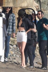 kendall-jenner-at-a-photoshoot-on-the-beach-in-malibu-01-28-2023-0.jpg