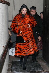 kendall-jenner-night-out-style-aspen-12-31-2022-0.jpg