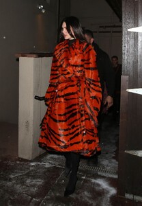 kendall-jenner-night-out-style-aspen-12-31-2022-1.jpg