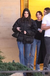 kendall-jenner-out-for-dinner-with-friends-at-nobu-in-malibu-01-27-2023-3.jpg