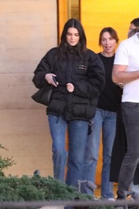 kendall-jenner-out-for-dinner-with-friends-at-nobu-in-malibu-01-27-2023-6.jpg