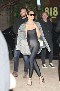 khloe-kardashian-818-tequila-party-at-soho-house-in-malibu-08-18-2022-3.jpg