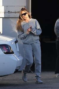 khloe-kardashian-in-a-pair-of-sweatpants-and-a-matching-hoodie-la-12-13-2022-1.jpg