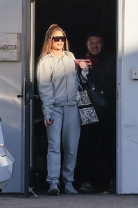 khloe-kardashian-in-a-pair-of-sweatpants-and-a-matching-hoodie-la-12-13-2022-2.jpg