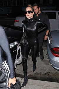 khloe-kardashian-night-out-style-07-20-2022-7.jpg