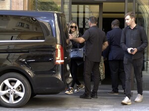 khloe-kardashian-out-in-milan-09-26-2022-1.jpg