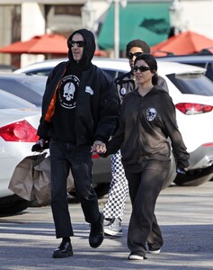 kourtney-kardashian-and-travis-barker-out-in-calabasas-12-11-2022-5.jpg