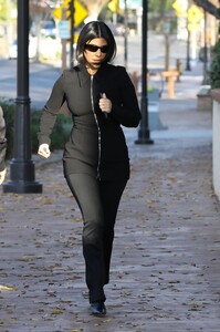 kourtney-kardashian-leaves-a-studio-in-calabasas-12-03-2022-2.jpg