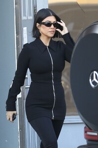 kourtney-kardashian-leaves-a-studio-in-calabasas-12-03-2022-3.jpg