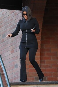 kourtney-kardashian-leaves-a-studio-in-calabasas-12-03-2022-5.jpg