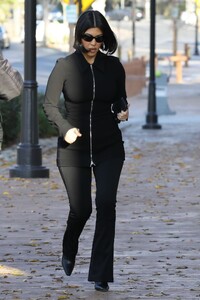 kourtney-kardashian-leaves-a-studio-in-calabasas-12-03-2022-6.jpg