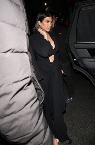 kourtney-kardashian-leaves-mason-disick-s-party-in-west-hollywood-12-17-2022-1.jpg