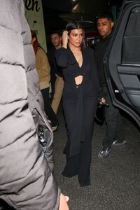 kourtney-kardashian-leaves-mason-disick-s-party-in-west-hollywood-12-17-2022-5.jpg