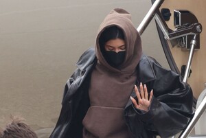 kylie-jenner-arrives-in-paris-on-her-private-jet-01-21-2023-1.jpg