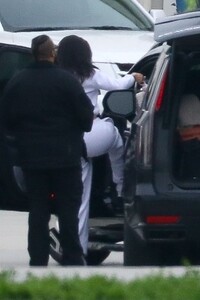 kylie-jenner-touches-down-in-la-01-02-2023-1.jpg