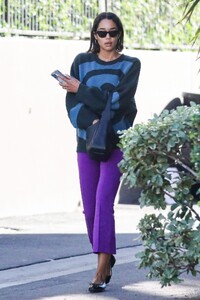 laura-harrier-leaves-a-nail-salon-in-beverly-hills-12-08-2022-6.jpg