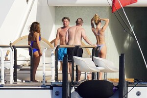 madison-headrick-on-leonardo-dicaprio-s-yacht-in-st.-barts-01-02-2023-3.jpg