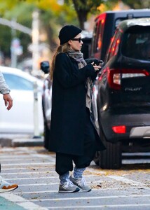 mary-kate-and-ashley-olsen-leaves-their-offices-in-new-york-10-18-2022-3.jpg