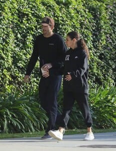 mila-kunis-and-ashton-kutcher-out-in-studio-city-12-06-2022-0.thumb.jpg.4a2961fc112c7274581632f922d14368.jpg