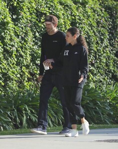 mila-kunis-and-ashton-kutcher-out-in-studio-city-12-06-2022-3.thumb.jpg.44a5283db66bee7a82ff4a2759575d19.jpg