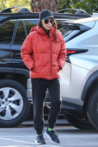 mila-kunis-wears-a-big-red-puffer-jacket-los-angeles-12-14-2022-1.jpg