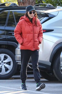 mila-kunis-wears-a-big-red-puffer-jacket-los-angeles-12-14-2022-5.jpg