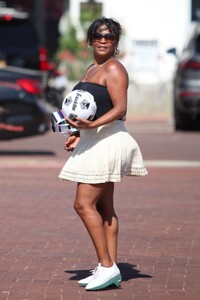 nia-long-at-a-parking-lot-in-malibu-07-16-2018-0.jpg